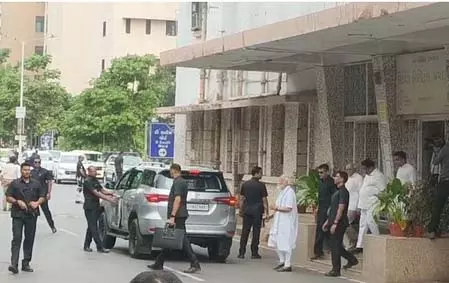 प्रधानमंत्री मोदी ने अहमदाबाद अस्पताल में दुर्घटना के बाद घायलों से मुलाकात की प्रधानमंत्री मोदी ने अहमदाबाद अस्पताल में दुर्घटना के बाद घायलों से मुलाकात की