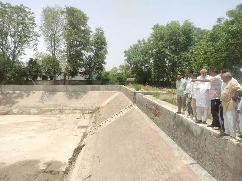 Haryana : करोड़ों खर्च, फिर भी कीर्तन गांव के लोगों को पीने का पानी नहीं Haryana : करोड़ों खर्च, फिर भी कीर्तन गांव के लोगों को पीने का पानी नहीं