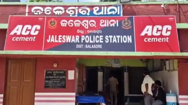 बालू माफियाओं का सरकारी अधिकारियों पर हमला जारी, बालेश्वर में जूनियर खनन अधिकारी की पिटाई बालू माफियाओं का सरकारी अधिकारियों पर हमला जारी, बालेश्वर में जूनियर खनन अधिकारी की पिटाई