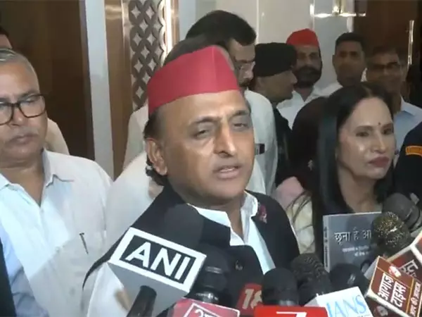 समाजवादी पार्टी ने गुजरात विमान दुर्घटना के पीड़ितों के सम्मान में सभी पार्टी कार्यक्रम स्थगित किये समाजवादी पार्टी ने गुजरात विमान दुर्घटना के पीड़ितों के सम्मान में सभी पार्टी कार्यक्रम स्थगित किये