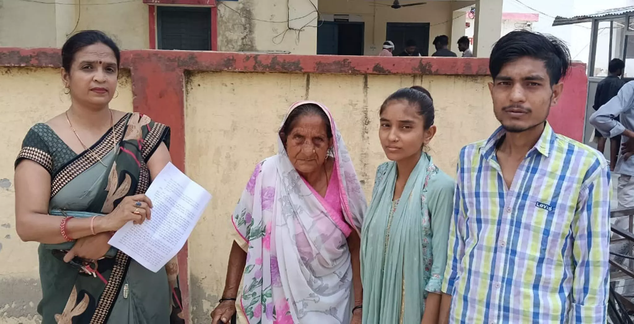 Farrukhabad: पैसे की मांग पूरी न होने पर सिपाही ने झूठे मामले में फंसाया Farrukhabad: पैसे की मांग पूरी न होने पर सिपाही ने झूठे मामले में फंसाया