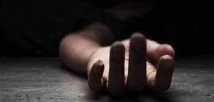 कार में बच्ची की लाश मिली, ड्राइवर गिरफ्तार कार में बच्ची की लाश मिली, ड्राइवर गिरफ्तार