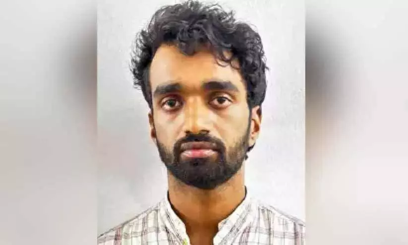 Kerala : निजी अस्पताल का फर्जी डॉक्टर गिरफ्तार Kerala : निजी अस्पताल का फर्जी डॉक्टर गिरफ्तार