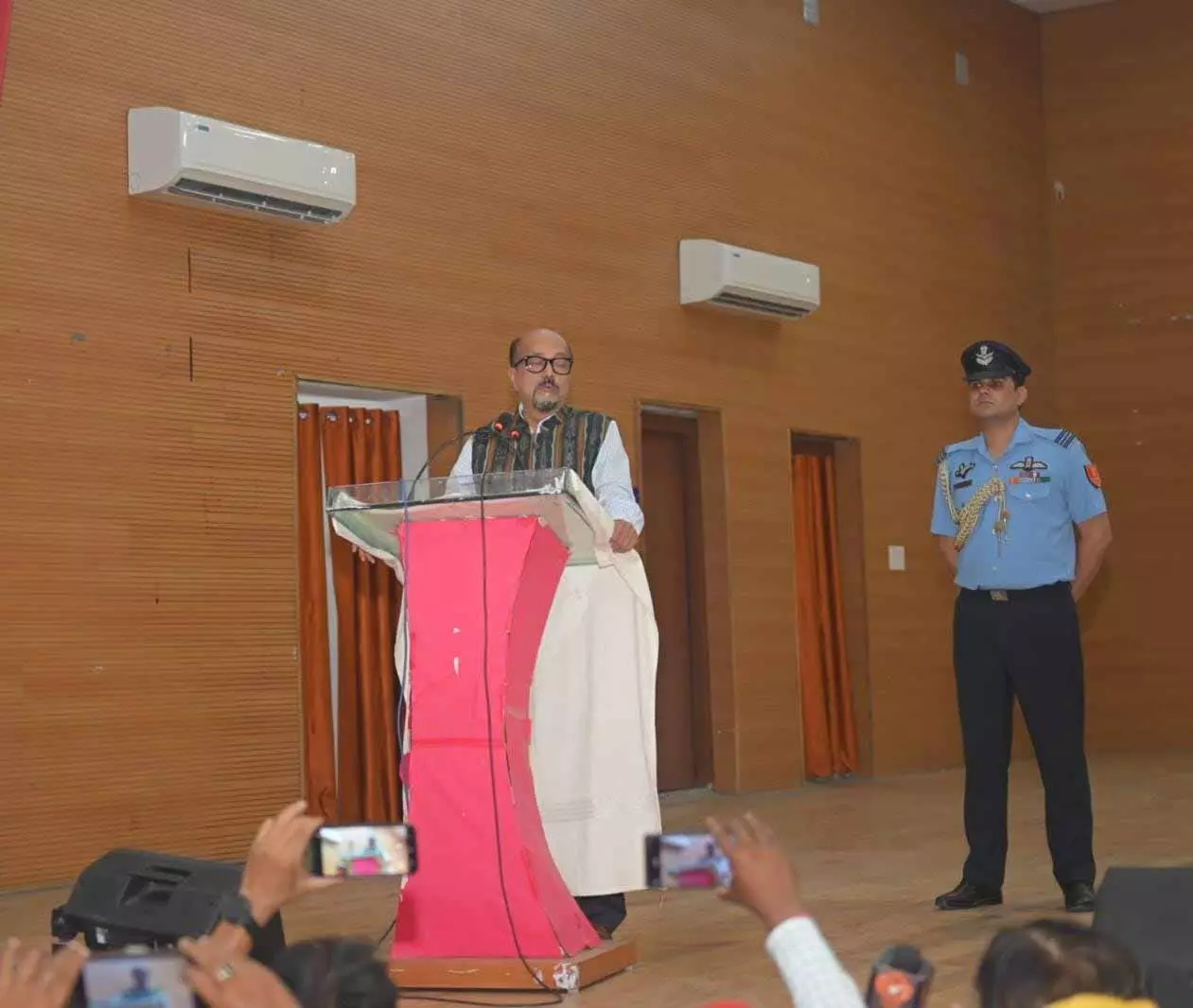सीमा की सुरक्षा प्रत्येक नागरिक का कर्तव्य : राज्यपाल रमेन डेका सीमा की सुरक्षा प्रत्येक नागरिक का कर्तव्य : राज्यपाल रमेन डेका