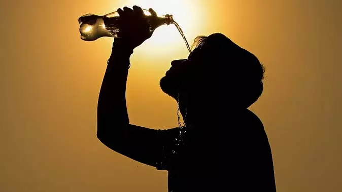 UP : गर्मी का कहर जारी, जानें कब बरसेंगी प्री-मानसून की बूंदें UP : गर्मी का कहर जारी, जानें कब बरसेंगी प्री-मानसून की बूंदें