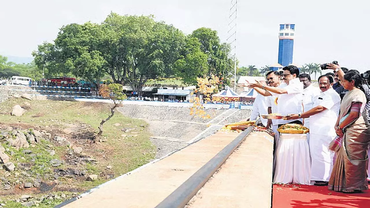Tamil Nadu को दिल्ली से नहीं चलने देंगे: सीएम स्टालिन Tamil Nadu को दिल्ली से नहीं चलने देंगे: सीएम स्टालिन