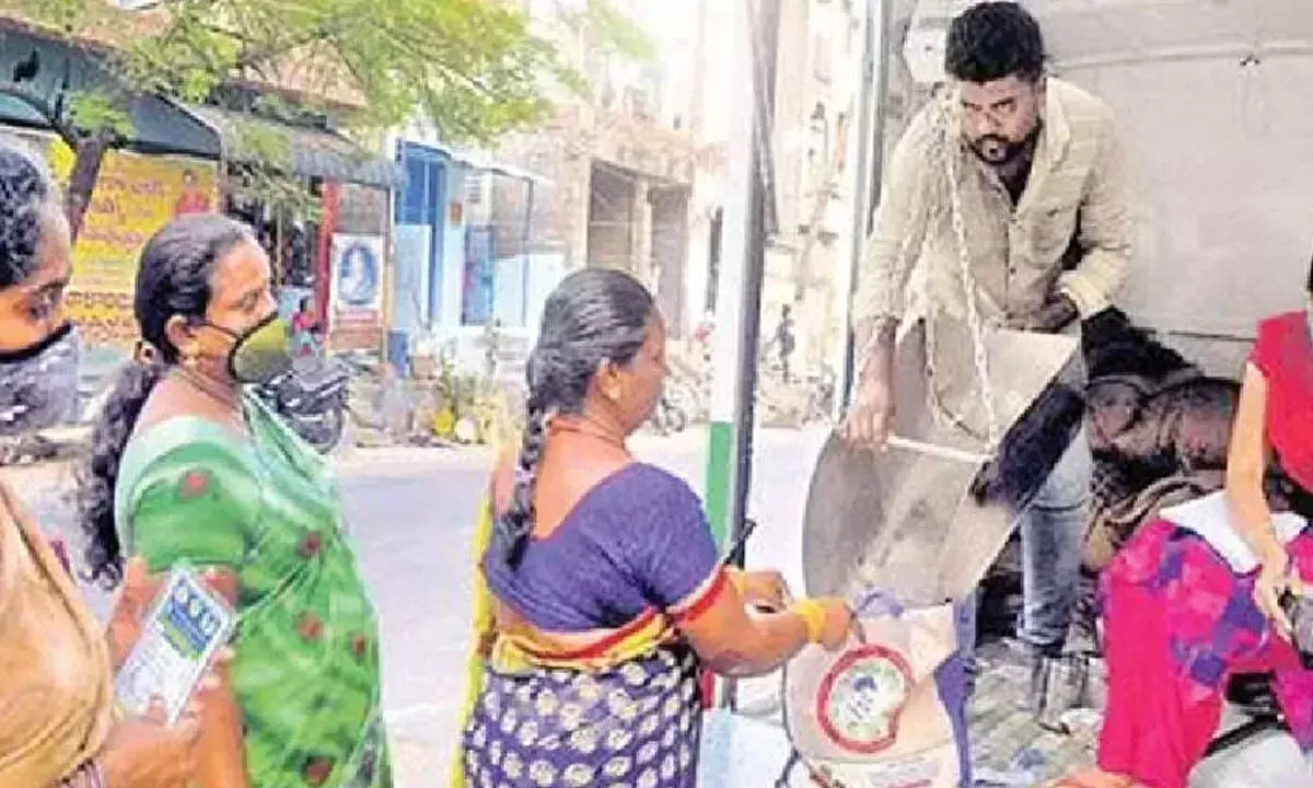 Andhra: सार्वजनिक वितरण प्रणाली के लिए डोरस्टेप डिलीवरी प्रणाली को तत्काल जारी रखने की मांग Andhra: सार्वजनिक वितरण प्रणाली के लिए डोरस्टेप डिलीवरी प्रणाली को तत्काल जारी रखने की मांग