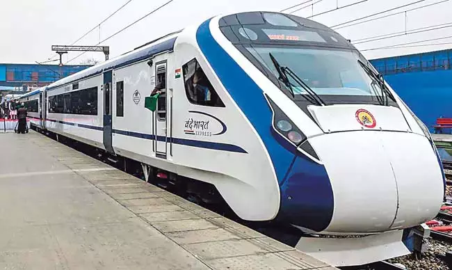 Andhra : तकनीकी खराबी नेल्लोर में रोकी गई वंदे भारत ट्रेन Andhra : तकनीकी खराबी नेल्लोर में रोकी गई वंदे भारत ट्रेन