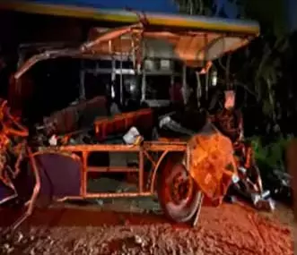 Andhra : कर्नाटक में भीषण सड़क हादसा आंध्र प्रदेश के छह निवासियों की मौत Andhra : कर्नाटक में भीषण सड़क हादसा आंध्र प्रदेश के छह निवासियों की मौत