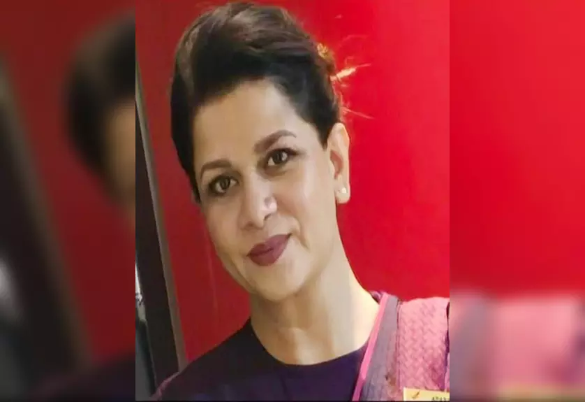 विमान हादसे में अपर्णा महादिक की मौत, पड़ोसी बोले मिलनसार थीं वो विमान हादसे में अपर्णा महादिक की मौत, पड़ोसी बोले मिलनसार थीं वो