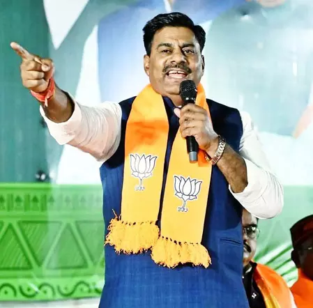 कांग्रेस पार्टी गांधी परिवार की गुलाम, सच्चाई पचाने का सामर्थ्य नहीं : रामेश्वर शर्मा कांग्रेस पार्टी गांधी परिवार की गुलाम, सच्चाई पचाने का सामर्थ्य नहीं : रामेश्वर शर्मा