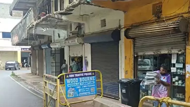 दक्षिण गोवा कलेक्टर ने असुरक्षित Madgaon बिल्डिंग में दुकानें सील करने का आदेश दिया दक्षिण गोवा कलेक्टर ने असुरक्षित Madgaon बिल्डिंग में दुकानें सील करने का आदेश दिया