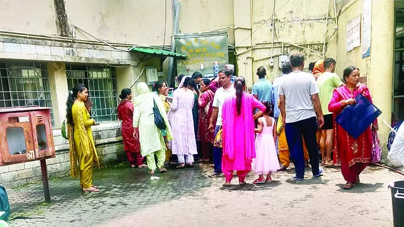 प्रचंड गर्मी, टीएमसी में मरीजों के छूट रहे पसीने प्रचंड गर्मी, टीएमसी में मरीजों के छूट रहे पसीने
