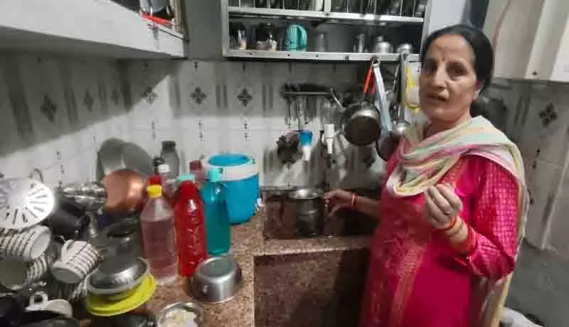 Chandigarh में ऊपरी मंजिलों पर नल सूख गए Chandigarh में ऊपरी मंजिलों पर नल सूख गए