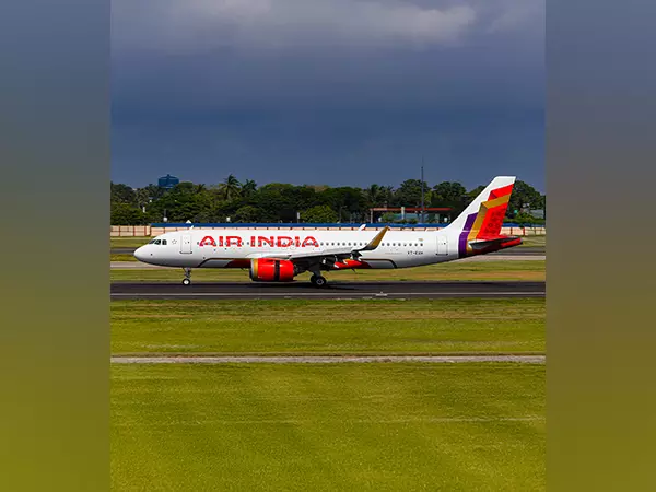 बम की धमकी के बाद फुकेत से नई दिल्ली जा रहे एयर इंडिया के विमान की Thailand में आपात लैंडिंग बम की धमकी के बाद फुकेत से नई दिल्ली जा रहे एयर इंडिया के विमान की Thailand में आपात लैंडिंग