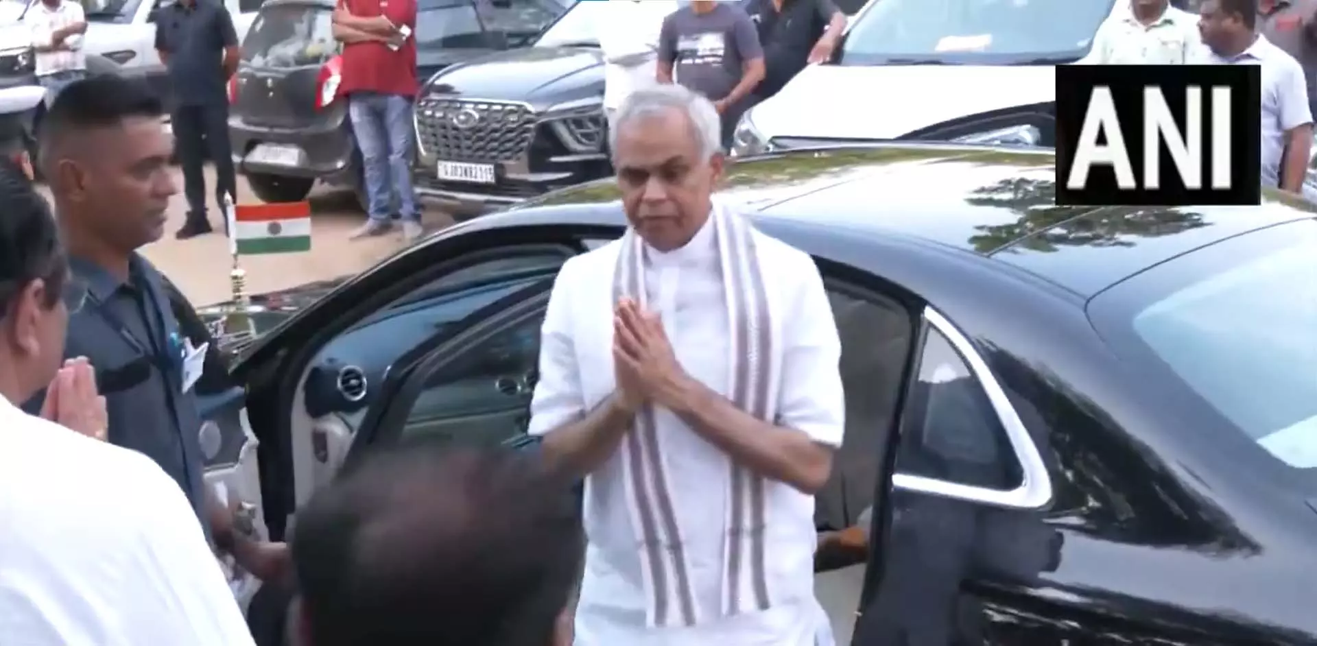पूर्व मुख्यमंत्री विजय रूपाणी को राज्यपाल आचार्य देवव्रत ने दी श्रद्धांजलि पूर्व मुख्यमंत्री विजय रूपाणी को राज्यपाल आचार्य देवव्रत ने दी श्रद्धांजलि