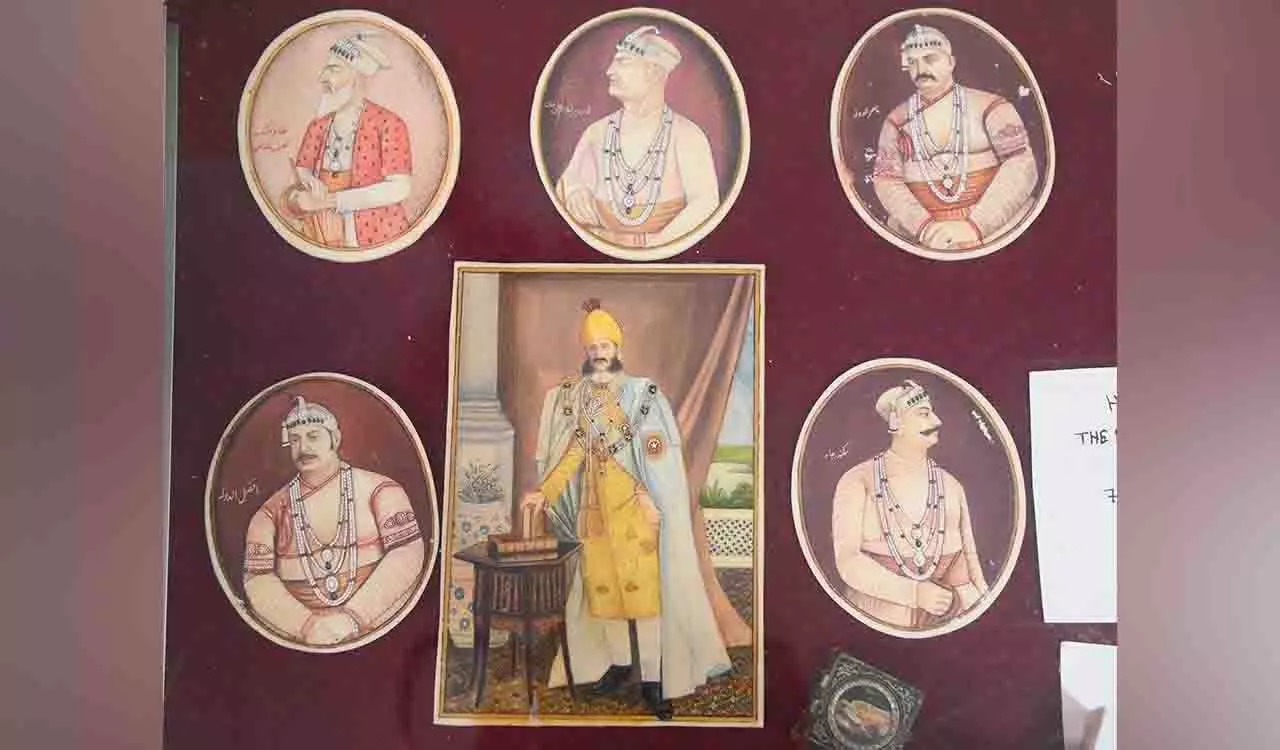 Hyderabad: ओयू में मुद्राशास्त्र प्रदर्शनी में भारतीय सिक्का इतिहास का प्रदर्शन Hyderabad: ओयू में मुद्राशास्त्र प्रदर्शनी में भारतीय सिक्का इतिहास का प्रदर्शन