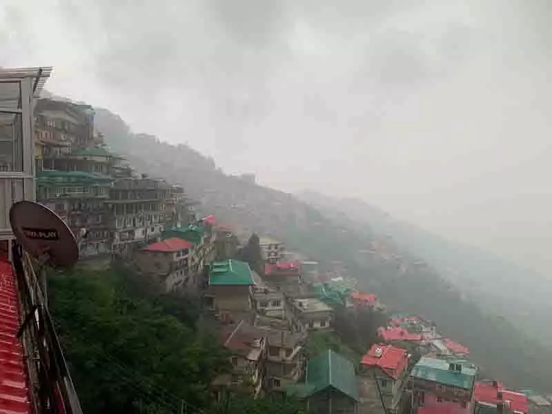 Shimla में दोपहर की बारिश के बाद लोगों ने राहत की सांस ली Shimla में दोपहर की बारिश के बाद लोगों ने राहत की सांस ली