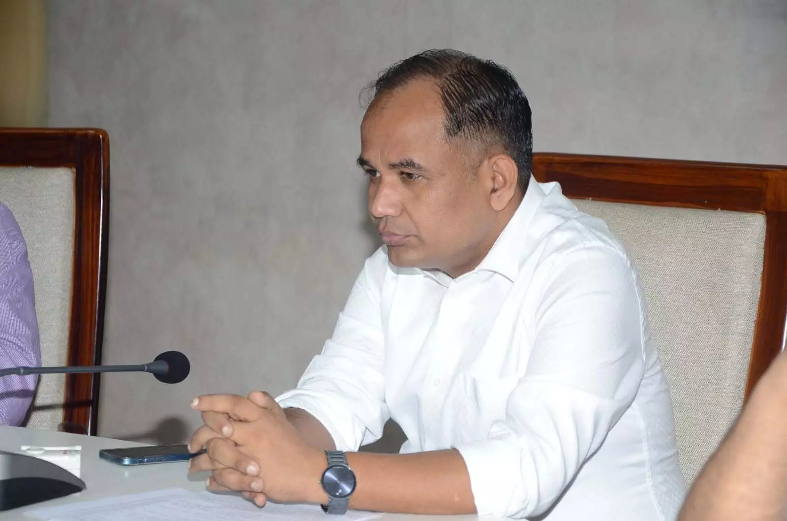 कलेक्टर डॉ. गौरव सिंह ने की मृतकों के परिजनों को 4-4 लाख रुपये की आर्थिक सहायता कलेक्टर डॉ. गौरव सिंह ने की मृतकों के परिजनों को 4-4 लाख रुपये की आर्थिक सहायता