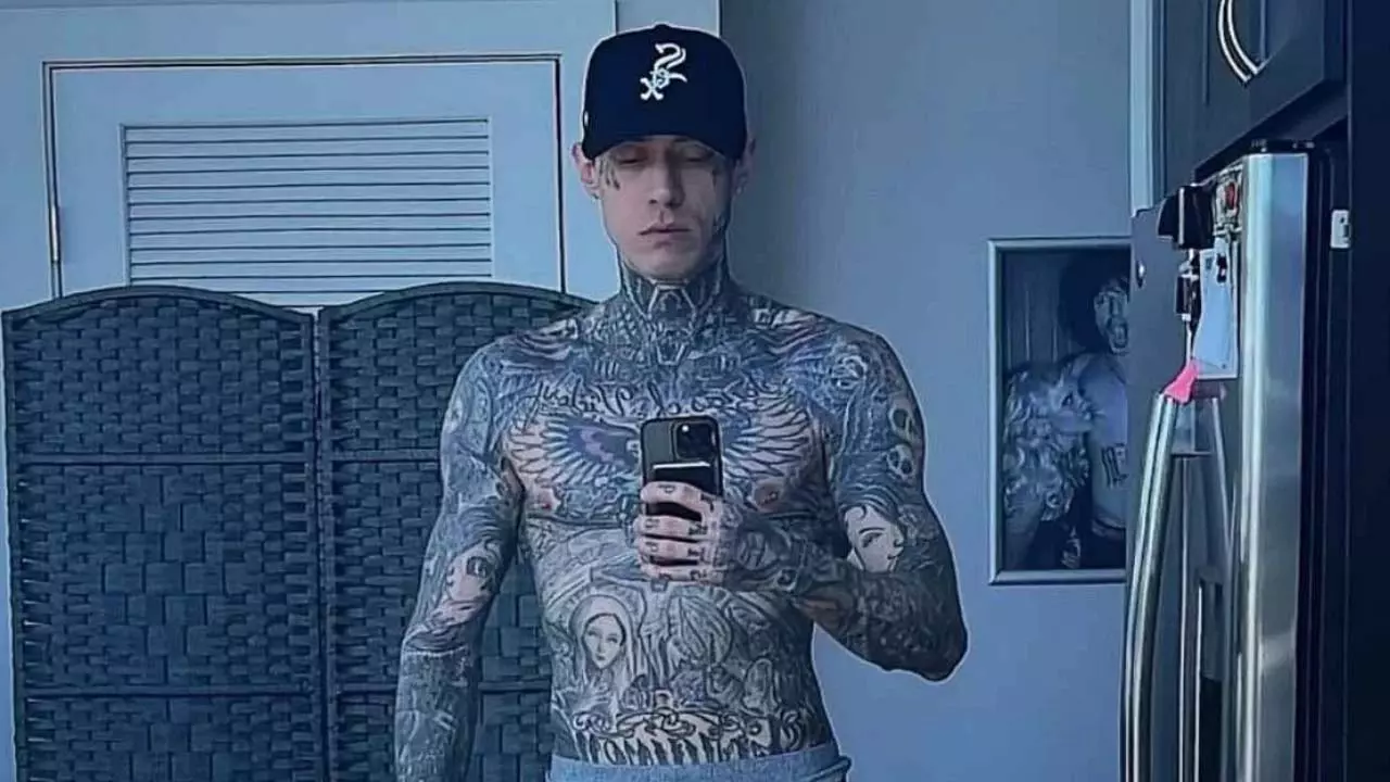 Trace Cyrus ने अपनी पूर्व पत्नी ब्रेंडा सॉन्ग पर मेडिकल संकट का नाटक करने का आरोप लगाया Trace Cyrus ने अपनी पूर्व पत्नी ब्रेंडा सॉन्ग पर मेडिकल संकट का नाटक करने का आरोप लगाया