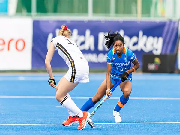 भारतीय महिला हॉकी टीम यूरोप में होने वाले FIH प्रो लीग 2024-25 के महत्वपूर्ण मैचों के लिए तैयार भारतीय महिला हॉकी टीम यूरोप में होने वाले FIH प्रो लीग 2024-25 के महत्वपूर्ण मैचों के लिए तैयार