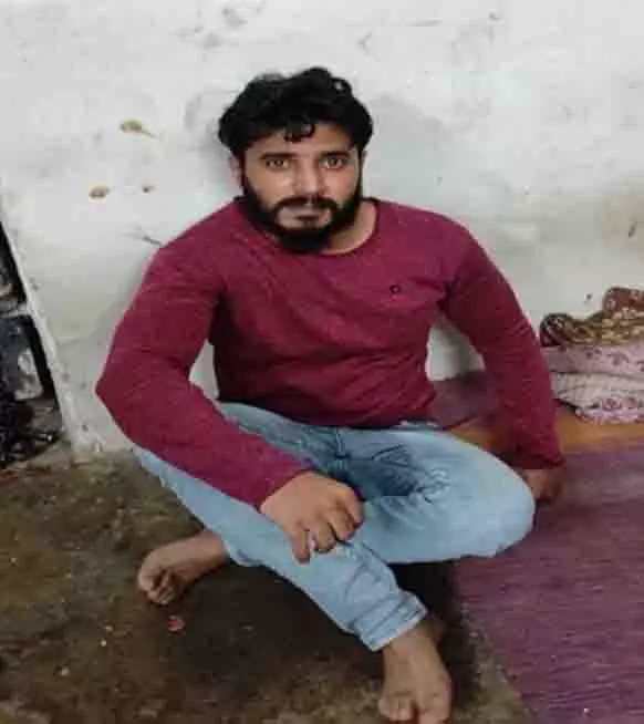 ईरानी डेरा में छापा: पुलिस ने हिस्ट्रीशीटर जमन ईरानी को किया गिरफ्तार ईरानी डेरा में छापा: पुलिस ने हिस्ट्रीशीटर जमन ईरानी को किया गिरफ्तार
