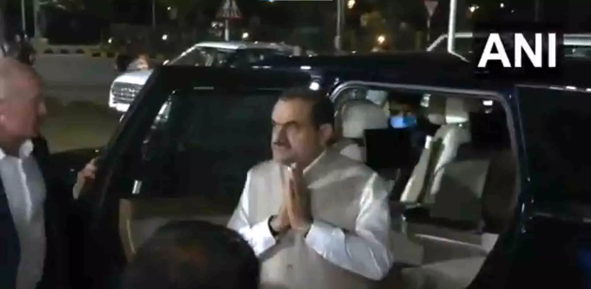 गौतम अडानी ने विजय रूपाणी को दी विनम्र श्रद्धांजलि गौतम अडानी ने विजय रूपाणी को दी विनम्र श्रद्धांजलि