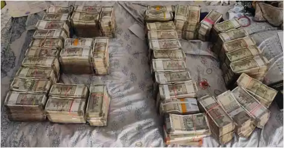 BIG BREAKING: ED ने नेक्सा एवरग्रीन फ्रॉड मामले में मारा बड़ा छापा, 2.04 करोड़ नकद जब्त BIG BREAKING: ED ने नेक्सा एवरग्रीन फ्रॉड मामले में मारा बड़ा छापा, 2.04 करोड़ नकद जब्त