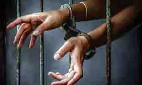 Punjab : हेरोइन ले जा रहे तस्करों और पुलिस के बीच मुठभेड़, गोली लगने से राहगीर की मौत Punjab : हेरोइन ले जा रहे तस्करों और पुलिस के बीच मुठभेड़, गोली लगने से राहगीर की मौत
