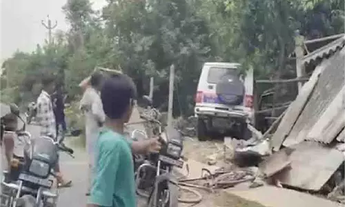 Muzaffarpur: तेज रफ्तार डायल 112 की गाड़ी ने दो स्कूली छात्राओं को कुचला, एक की मौत