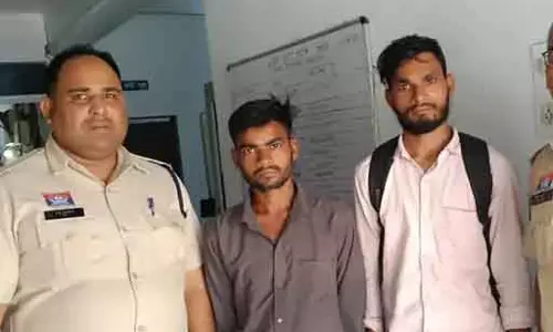 पब चलने कहा युवती को, दो मनचले गिरफ्तार