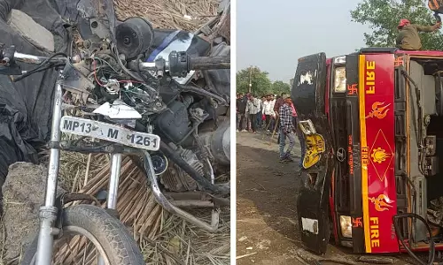 Ujjain: बड़नगर रोड पर दमकल की गाड़ी की चपेट में आने से 3 की मौत, 3 घायल