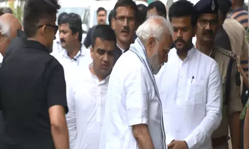 AI-171 विमान दुर्घटना: PM Modi ने अहमदाबाद सिविल अस्पताल में भर्ती घायलों से मुलाकात की AI-171 विमान दुर्घटना: PM Modi ने अहमदाबाद सिविल अस्पताल में भर्ती घायलों से मुलाकात की