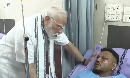एअर इंडिया विमान हादसा: 241 की मौत एक जिंदा बचा, पीएम मोदी उसी से मिले