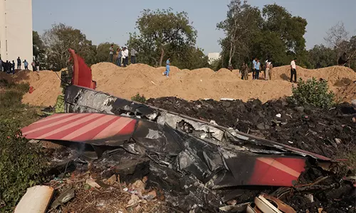 Ahmedabad निवासी ने AI-171 दुर्घटना के अनुभव को याद करते हुए कहा- भूकंप जैसा महसूस हुआ Ahmedabad निवासी ने AI-171 दुर्घटना के अनुभव को याद करते हुए कहा- भूकंप जैसा महसूस हुआ