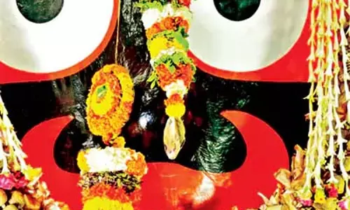 Odisha : जगन्नाथ, बलभद्र, सुभद्रा और सुदर्शन को 108 कलशों से अभिषेक किया Odisha : जगन्नाथ, बलभद्र, सुभद्रा और सुदर्शन को 108 कलशों से अभिषेक किया