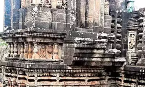 Odisha: शासकों की लापरवाही के कारण मंदिर खंडहर में तब्दील हो रहे Odisha: शासकों की लापरवाही के कारण मंदिर खंडहर में तब्दील हो रहे