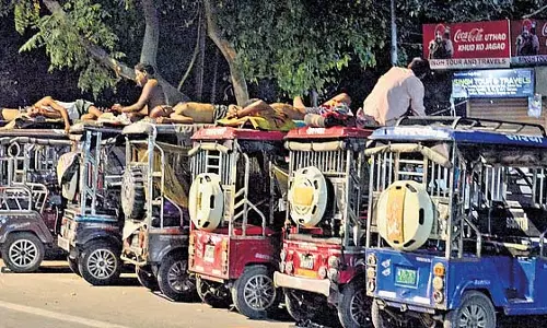 ई-रिक्शा का खतरा: आग, धोखाधड़ी और खराब बिजली