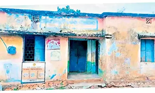 Odisha: कालाहांडी जिले के आंगनबाड़ी केंद्रों में सुविधाएं बदहाल हो गई