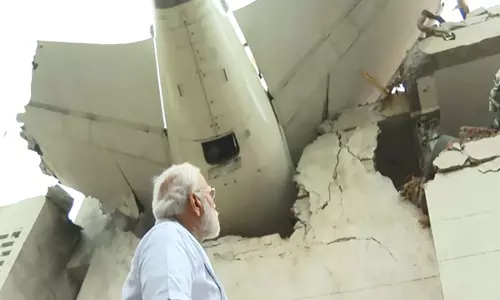 PM Modi ने दुर्घटना स्थल का दौरा किया, अहमदाबाद में जमीनी स्थिति का जायजा लिया PM Modi ने दुर्घटना स्थल का दौरा किया, अहमदाबाद में जमीनी स्थिति का जायजा लिया