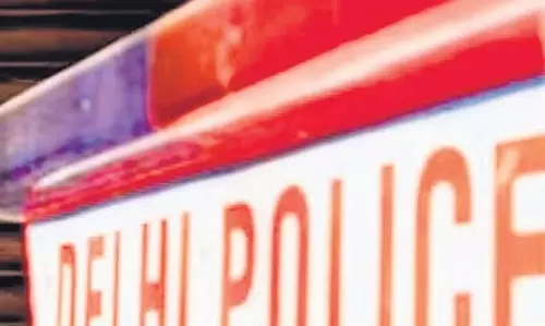Delhi ई-रिक्शा चालक और सहयोगी गिरफ्तार, यात्री से 5 लाख रुपये चोरी Delhi ई-रिक्शा चालक और सहयोगी गिरफ्तार, यात्री से 5 लाख रुपये चोरी