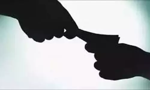 पुलिस ने NRI से 4.3 करोड़ रुपये ठगने के आरोप में IAS अधिकारी पर मामला दर्ज किया
