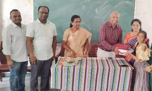Telangana: नए शैक्षणिक वर्ष की शुरुआत के साथ स्कूलों में उत्सव का माहौल Telangana: नए शैक्षणिक वर्ष की शुरुआत के साथ स्कूलों में उत्सव का माहौल