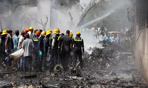 Air India plane crash: अनुपम खेर ने पीड़ितों और उनके परिवारों के लिए प्रार्थना की