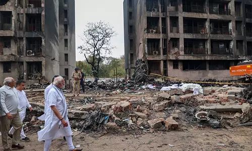 विनाश का दृश्य दुखद: अहमदाबाद में विमान दुर्घटना स्थल का दौरा करने के बाद PM Modi विनाश का दृश्य दुखद: अहमदाबाद में विमान दुर्घटना स्थल का दौरा करने के बाद PM Modi