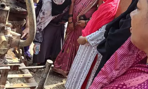 Karnataka : शिक्षक ने स्कूली छात्रों के लिए खोदा बोरवेल