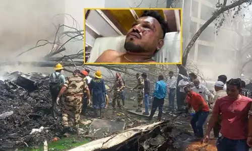 एअर इंडिया प्लेन क्रैश: जिंदा बचे इकलौते यात्री ने बताया हादसे का सच! देखें इंटरव्यू एअर इंडिया प्लेन क्रैश: जिंदा बचे इकलौते यात्री ने बताया हादसे का सच! देखें इंटरव्यू