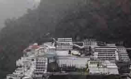 Jammu-Kashmir : भीषण गर्मी के बावजूद वैष्णो देवी मंदिर में उमड़े श्रद्धालु