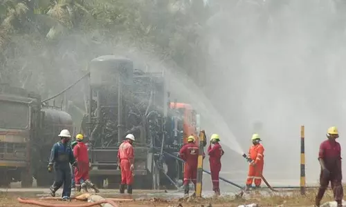 ONGC के कुएं में विस्फोट: आपातकालीन सेवाएं सेवा में लगाई गईं