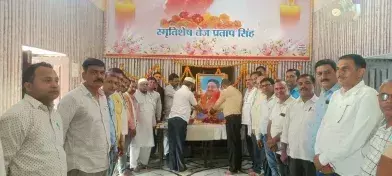 Ballia: आदर्शों और विचारों को अपनाने का संकल्प, तेज प्रताप सिंह को श्रद्धांजलि Ballia: आदर्शों और विचारों को अपनाने का संकल्प, तेज प्रताप सिंह को श्रद्धांजलि